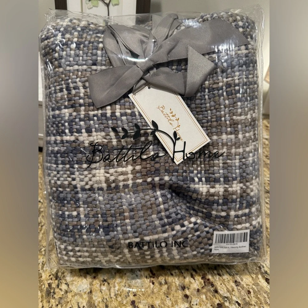 NWT Gorgeous Marled Knit Cotton Throw Blanket